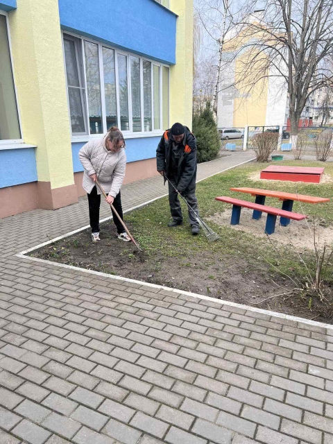 Коллектив Дошкольного центра развития ребенка г.Мозыря в Год благоустройства принял активное участие в субботнике. 